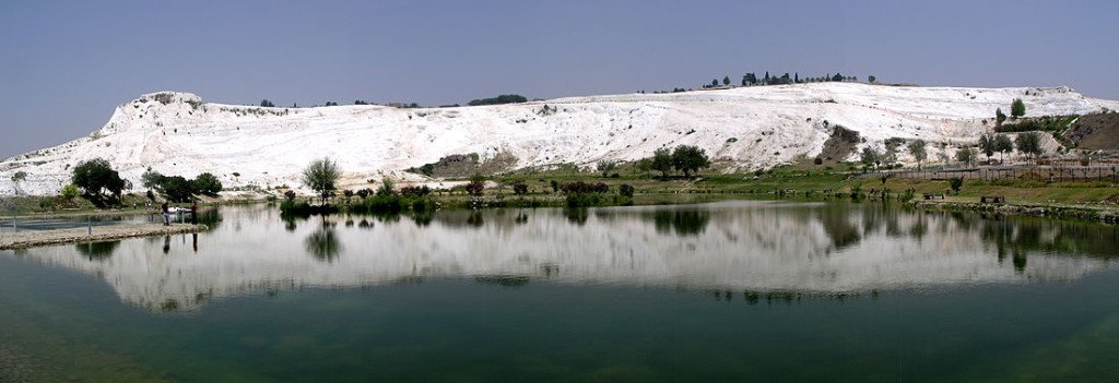 1100px-Турция,_Денизли,_панорама_горы_Памуккале